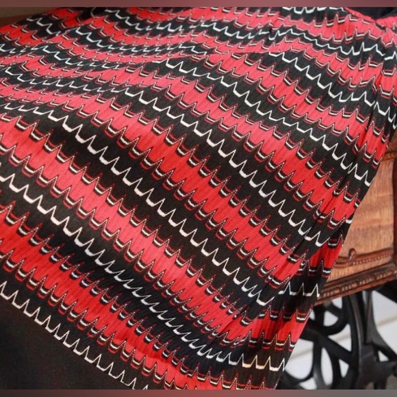 Vintage 1960s, Wiggle Dress, black bodice, two toned, patterned skirt, belt.US8 - Picture 2 of 3